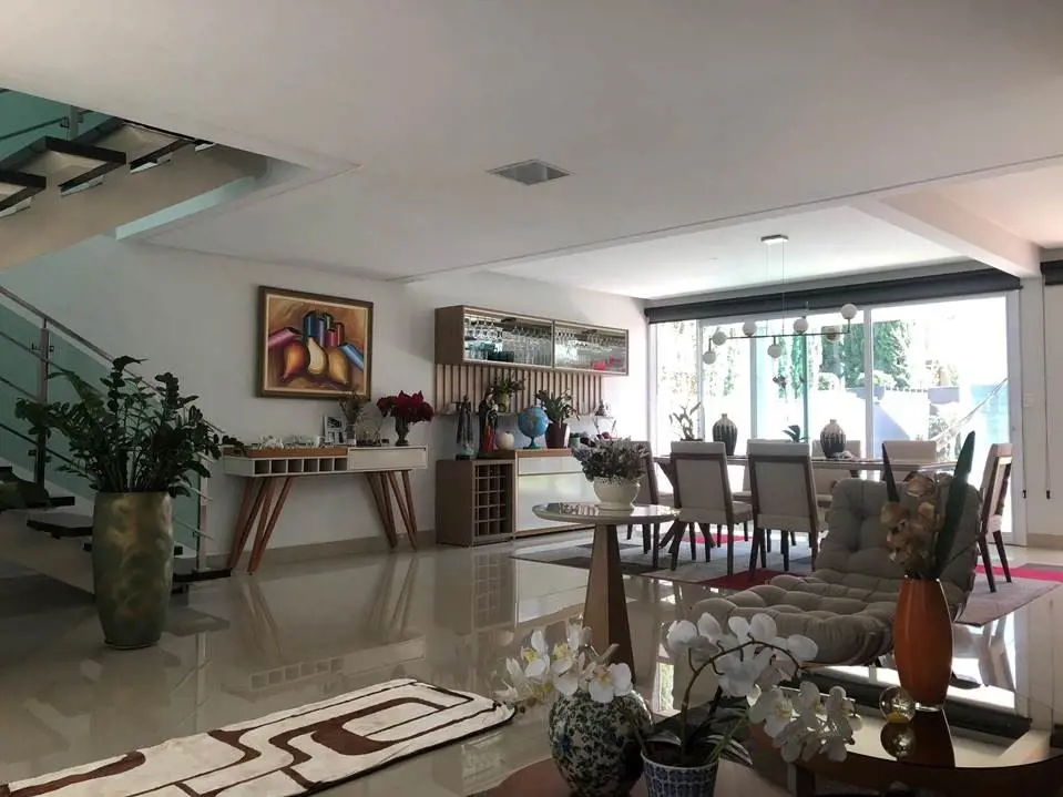 SOBRADO COM 4 SUÍTES, TERRAÇO, SALA DE CINEMA, SALAS DE 3 AMBIENTES, LAVABO, COZ...