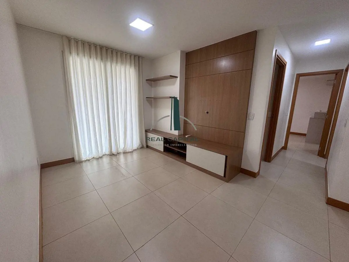 ESPECIFICAÇÕES DO APARTAMENTO:Apartamento 02 quartos com 75 m², armários planeja...
