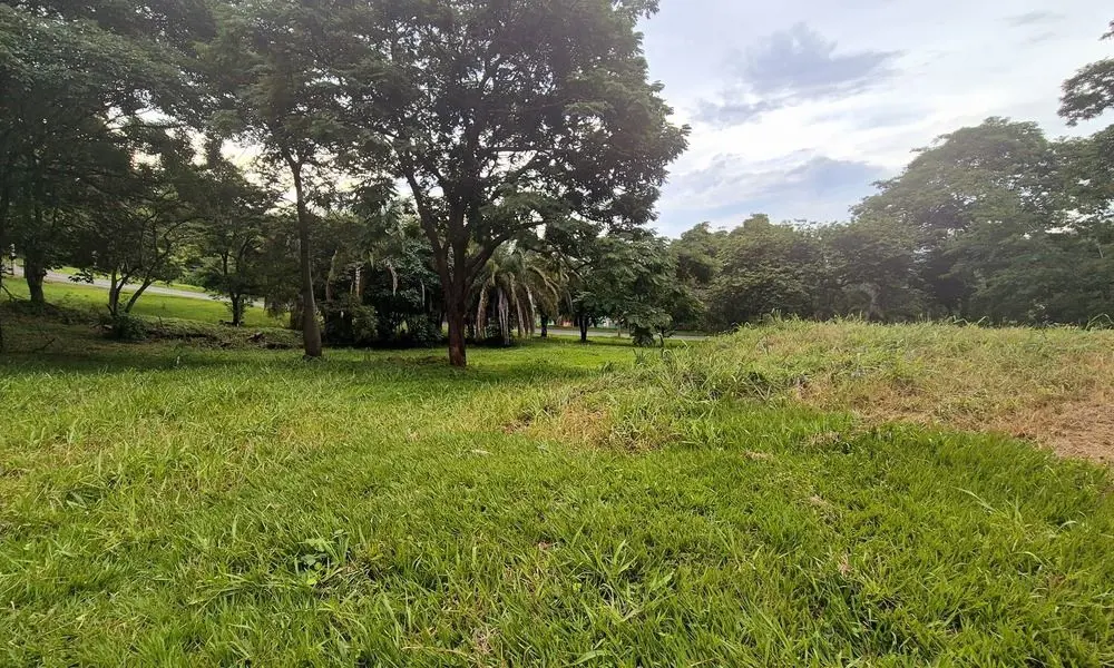Excelente terreno com topografia plana próximo a área de lazer. DF imóveis 05/12...