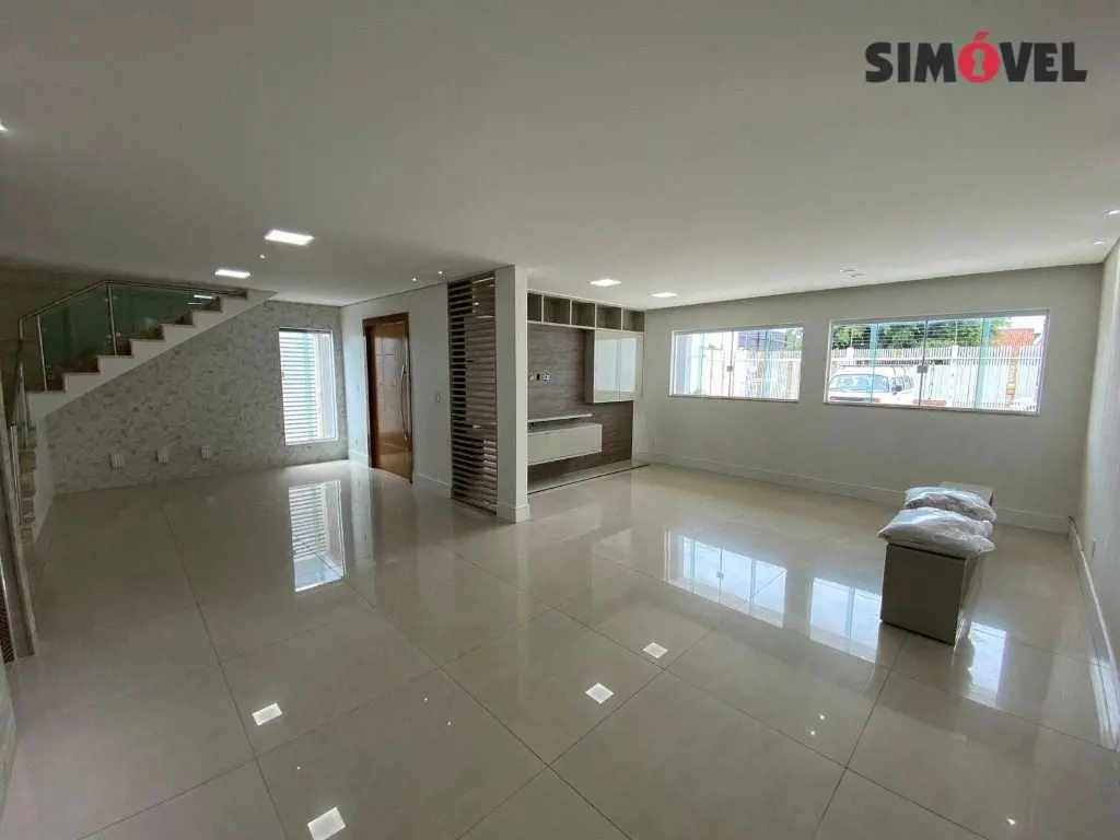 QSE 4, casa reformada, 350m², 5 qtos, 3 suítes, DCE, piscina, churrasqueira R$: ...
