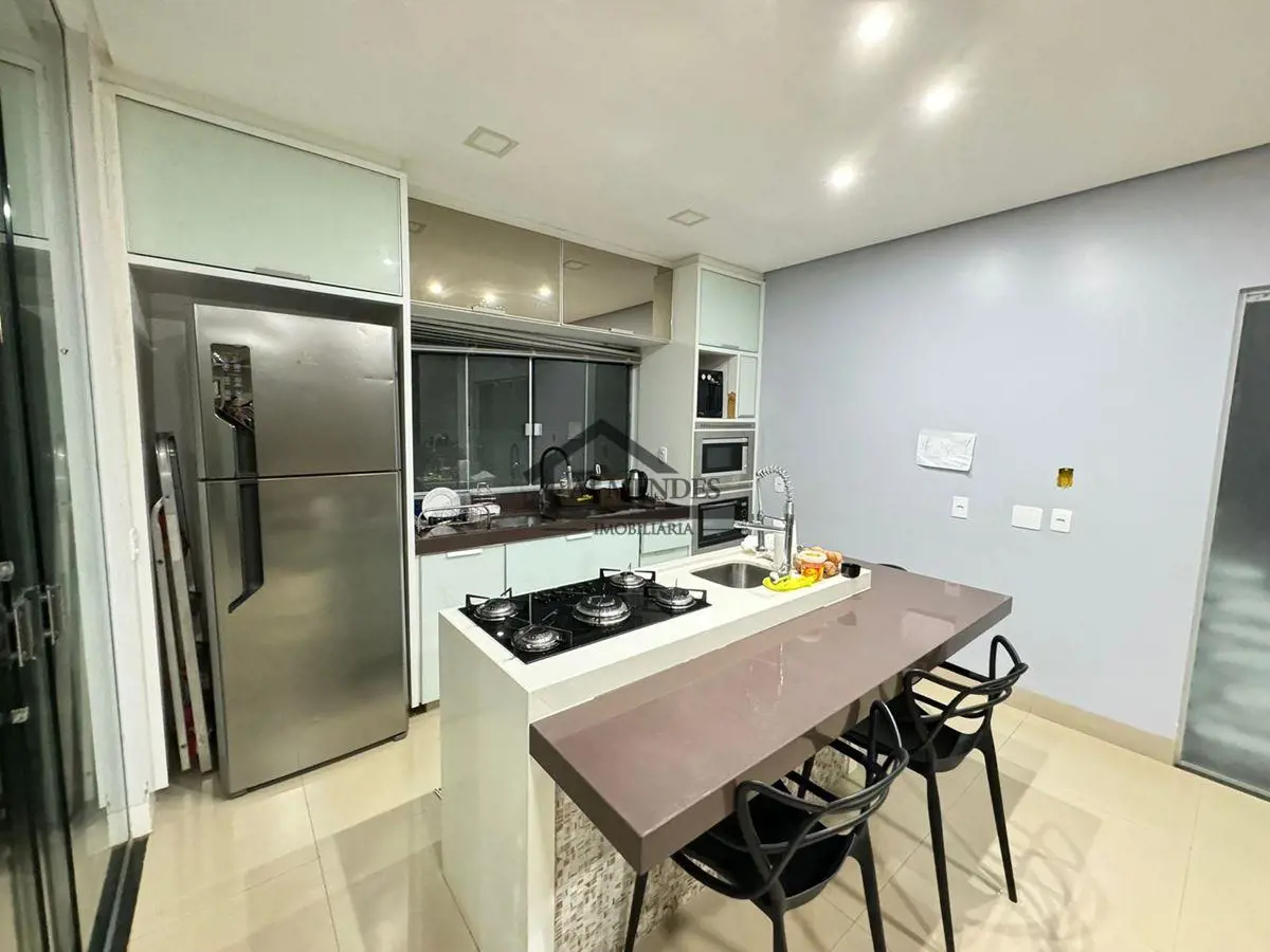 AJ MENDES IMOBILIÁRIA LINDA CASA COM 3 SUITES CONDOMINIO ALTO DA BOA VISTA SOBRA...