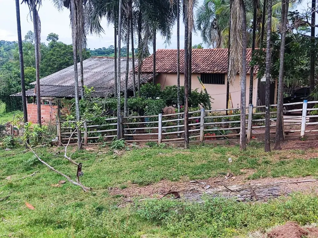 Sitio em Guapó GoiásÁrea total com 2 alqueires ou seja 9,68 hectares. todo forma...