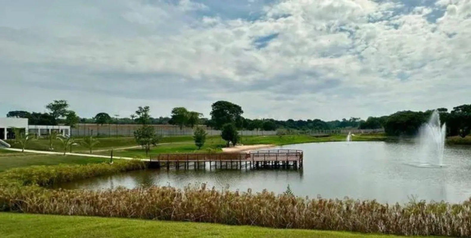 Condomínio Parqville Quaresmeira Lote: contendo 514 Metros Quadrados em excelent...
