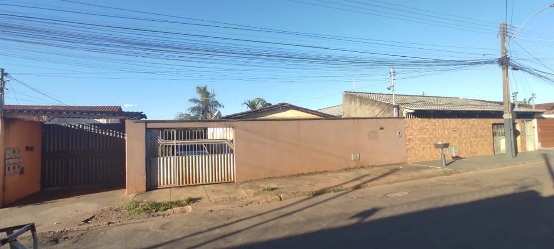 Terreno com 456 m2 totalmente plano, situado no setor Garavelo próximo a avenida...