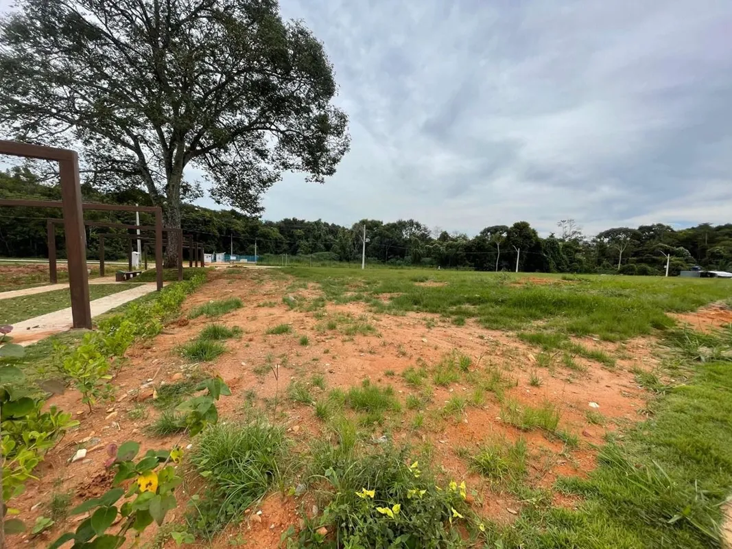 - Terreno Parqville Quaresmeira- 330m²- Lazer Completo- Piscina coberta 25m- Esp...
