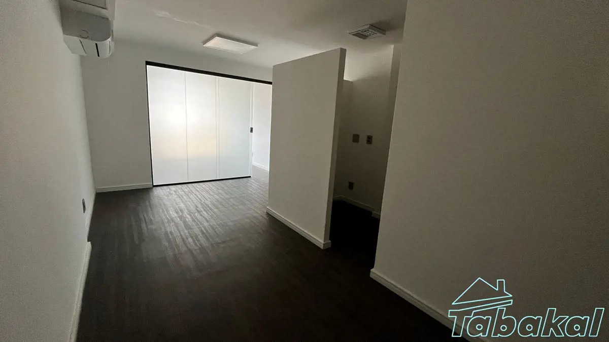 Sala Comercial dividida com 34m2, Nascente com vaga de garagem no subsolo.Compos...