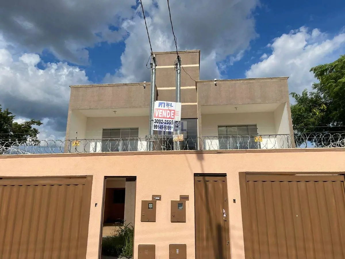 SOBRADO À VENDA BAIRRO HUMAITA, EM GOIÂNIA.Sobrado 01 / de 3 quartos com área pr...