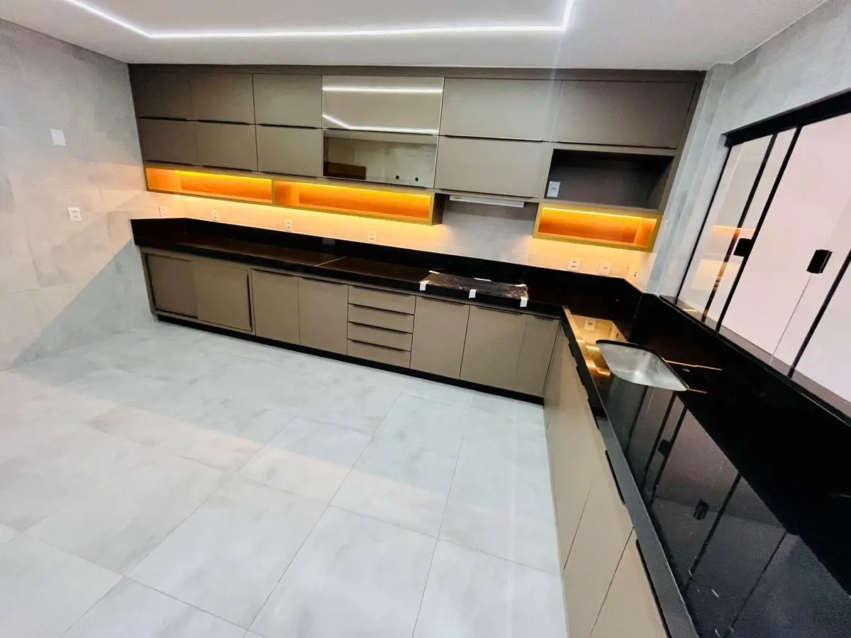 Venha conhecer esta incrível casa para aluguel, localizada no prestigiado bairro...