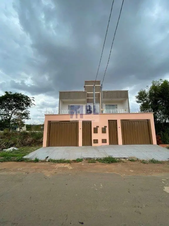SOBRADO À VENDA BAIRRO HUMAITA, EM GOIÂNIA.Sobrado 02 / 3 quartos com área priva...