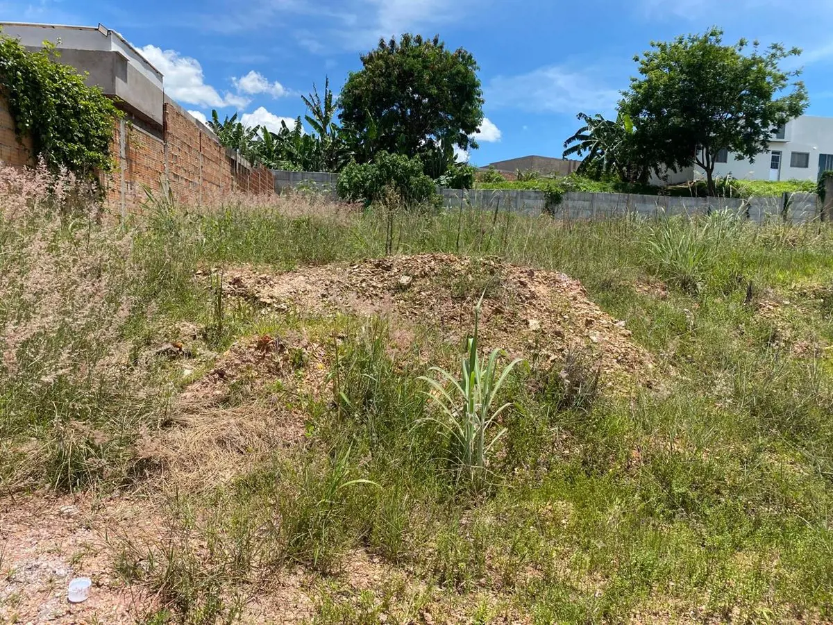 !!!GCASTRO IMÓVEIS VENDE!!!Excelente lote no condomínio Santa PaulaLote murado e...