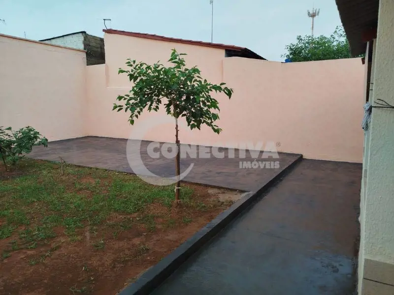  Comentários do corretor: Casa reformada, pintura nova, na lage, com 3 quartos, ...