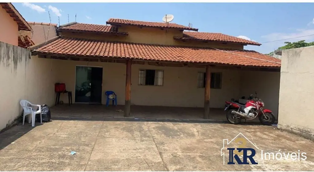 Casa 1: Ótima casa com 3 quartos, 2 salas, cozinha, área de serviço vagas de gar...