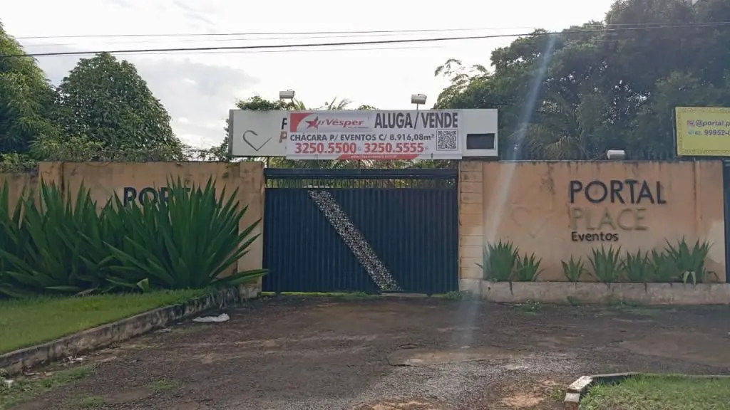 Chácara comercial com área total de 8.916,08m² sendo 1.710,00m² de área construí...