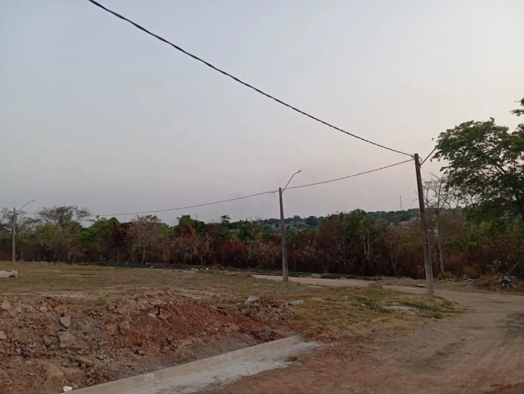 Área para construção urbano com 22.056,59 M²1- Área com 3.524,49m²Rua Asfaltada;...