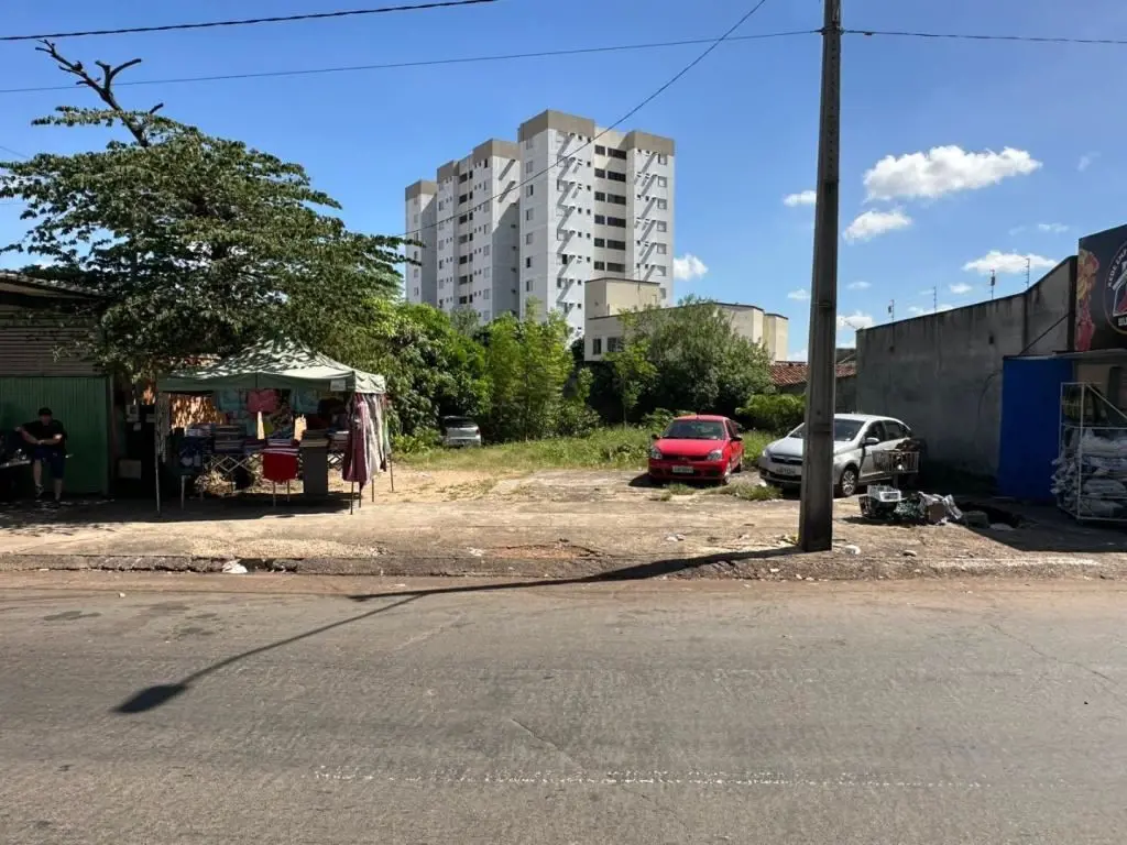 Lote Comercial com 407,02 m2 de frete para Av. Alexandre de Morais e ao lado do ...