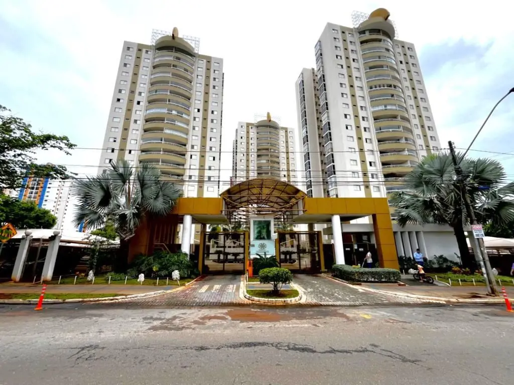 Apartamento com 03 suítes sendo 2 americanas, mais um escritório, sala com paine...