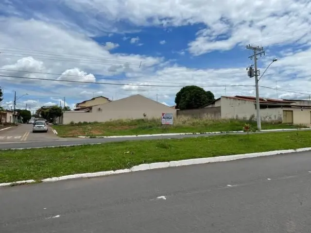 Área com 901 m2 composta por 2 lotes, área de esquina viva frente para av. Arist...