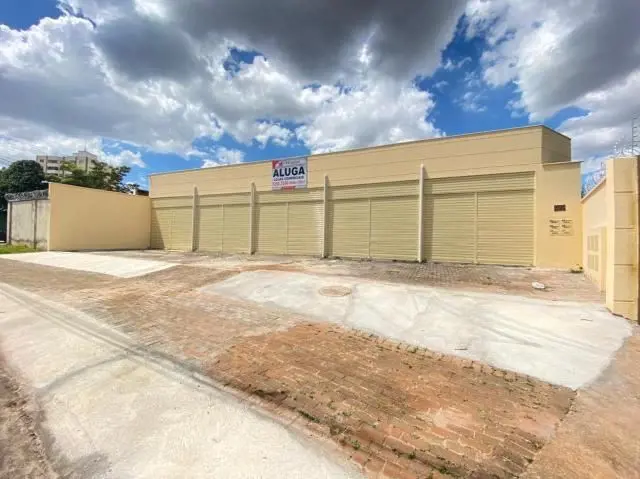 Loja comercial com 34,56m² vão livre, com 1 banheiro e vaga de estacionamento fr...