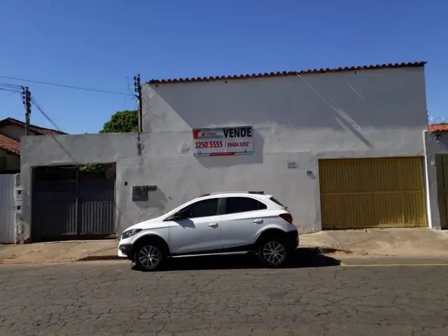 Lote com área total de 375 m² contendo barracão com sala, 2 quartos, sala, cozin...