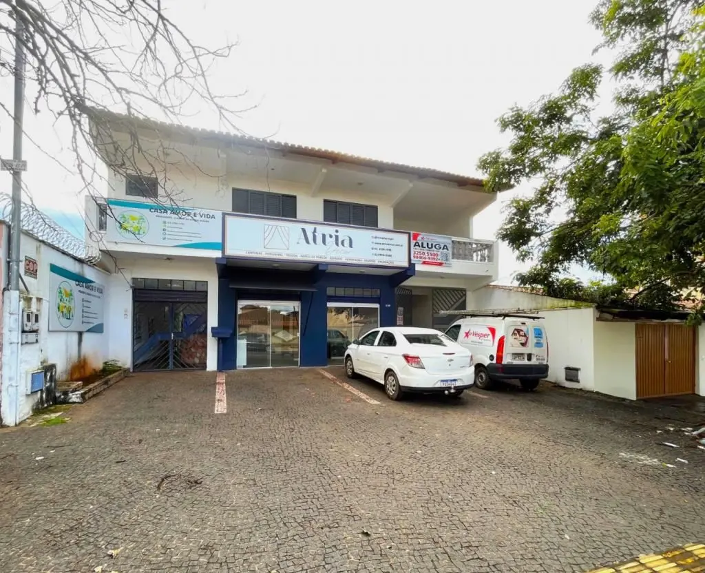 Sobrado sobre loja com 3 quartos, sendo 2 suítes, todos os quartos com armários,...