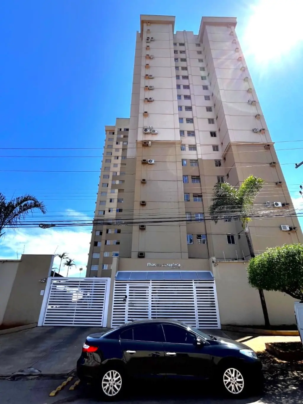 Apartamento de 2 quartos sendo uma suíte ambos com armários, sala para 2 ambient...