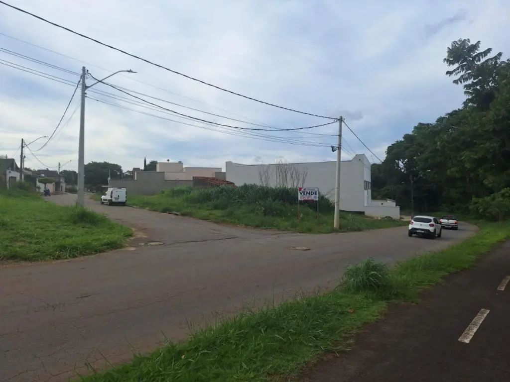 Lote de Esquina à Venda no Faicalville, Goiânia!Localização Estrátegica:Situado ...
