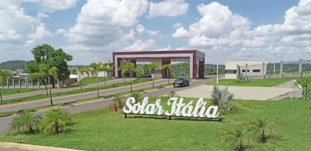 Casa com 3 quartos sendo todos suítes, lavabo, sala com pé direito duplo, cozinh...