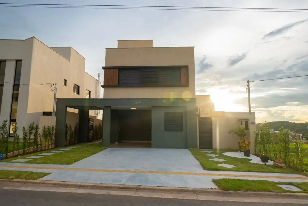 Incrível Sobrado com planta inteligente!São 3 suítes + Home Office sendo Suíte M...