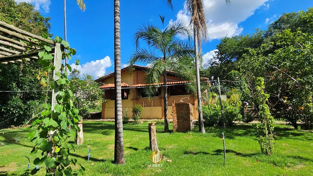 A Lidery Imóveis apresenta: Linda chácara em Unaí-MG para venda com porteira fec...