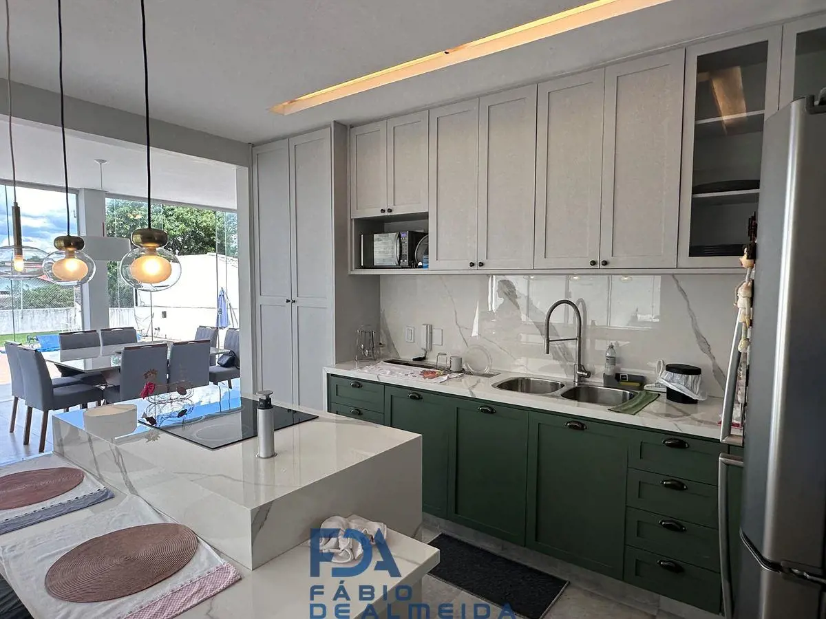 Casa no Condomínio Quintas do Sol quadra 4, com 4 suítes reformada em alto padrã...