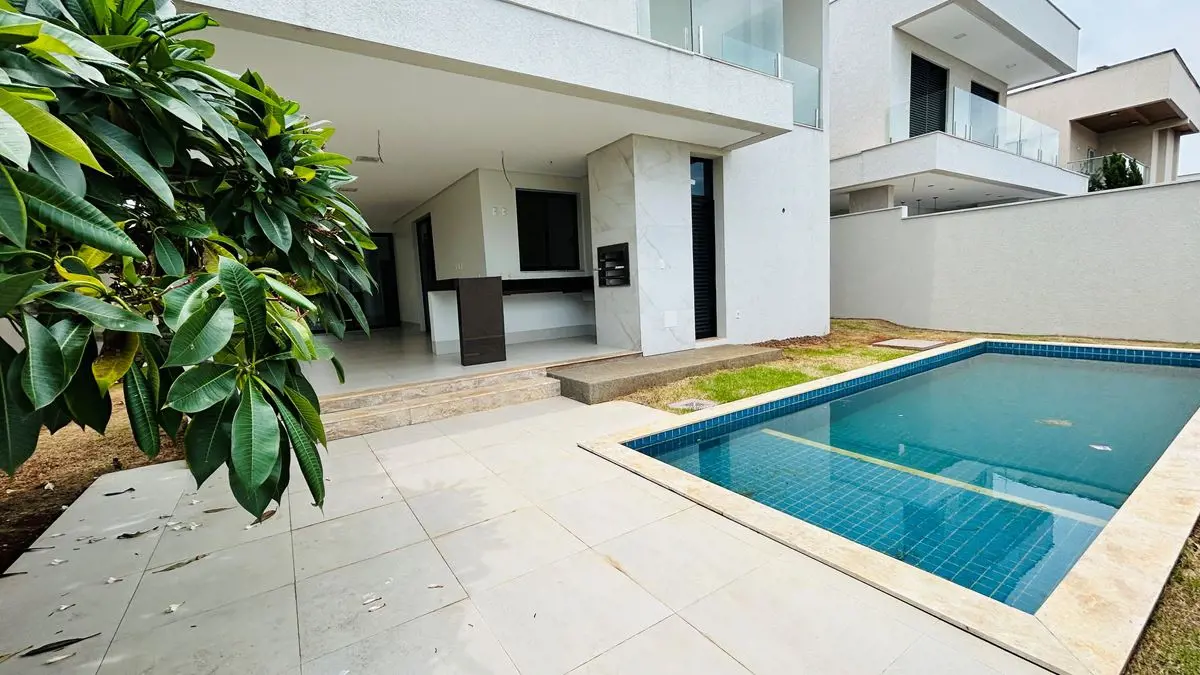  Sobrado Condomínio Jardins Valência? Residência 2 pavimentos? Cerca de 300 m2 d...