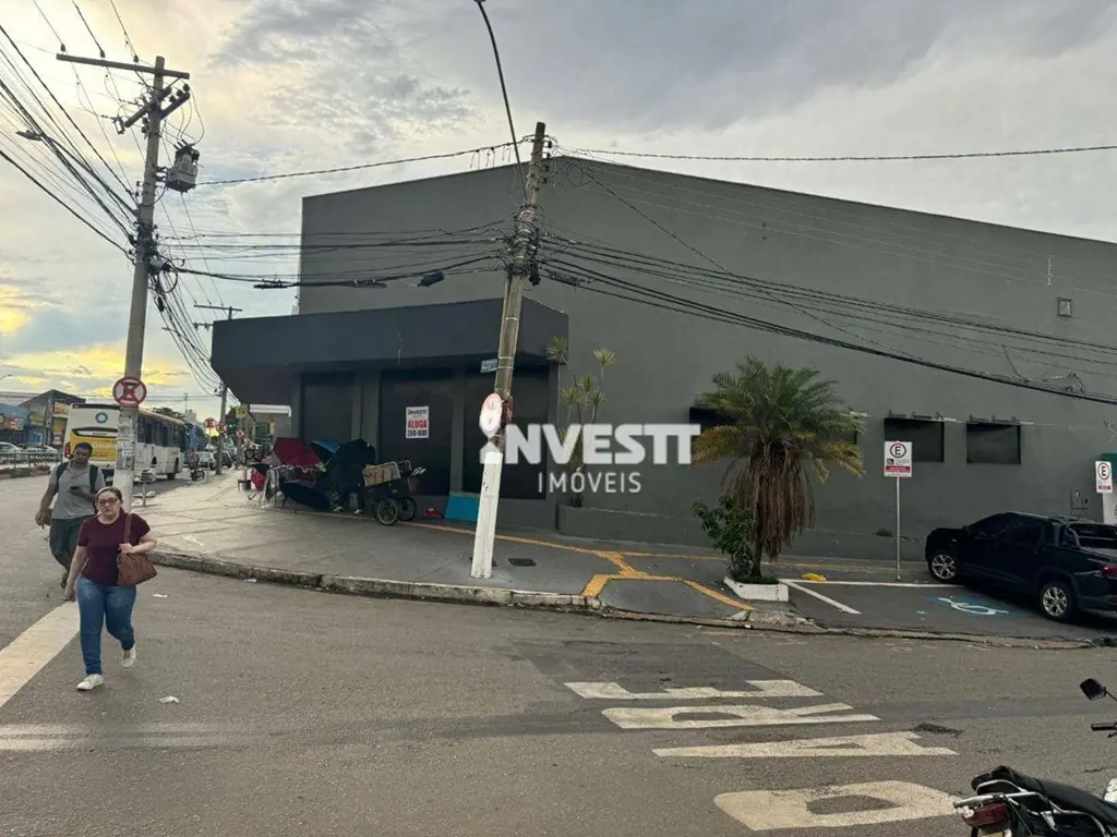 Excelente ponto comercial, na avenida Anhanguera, antiga sede do banco Itaú.Banh...