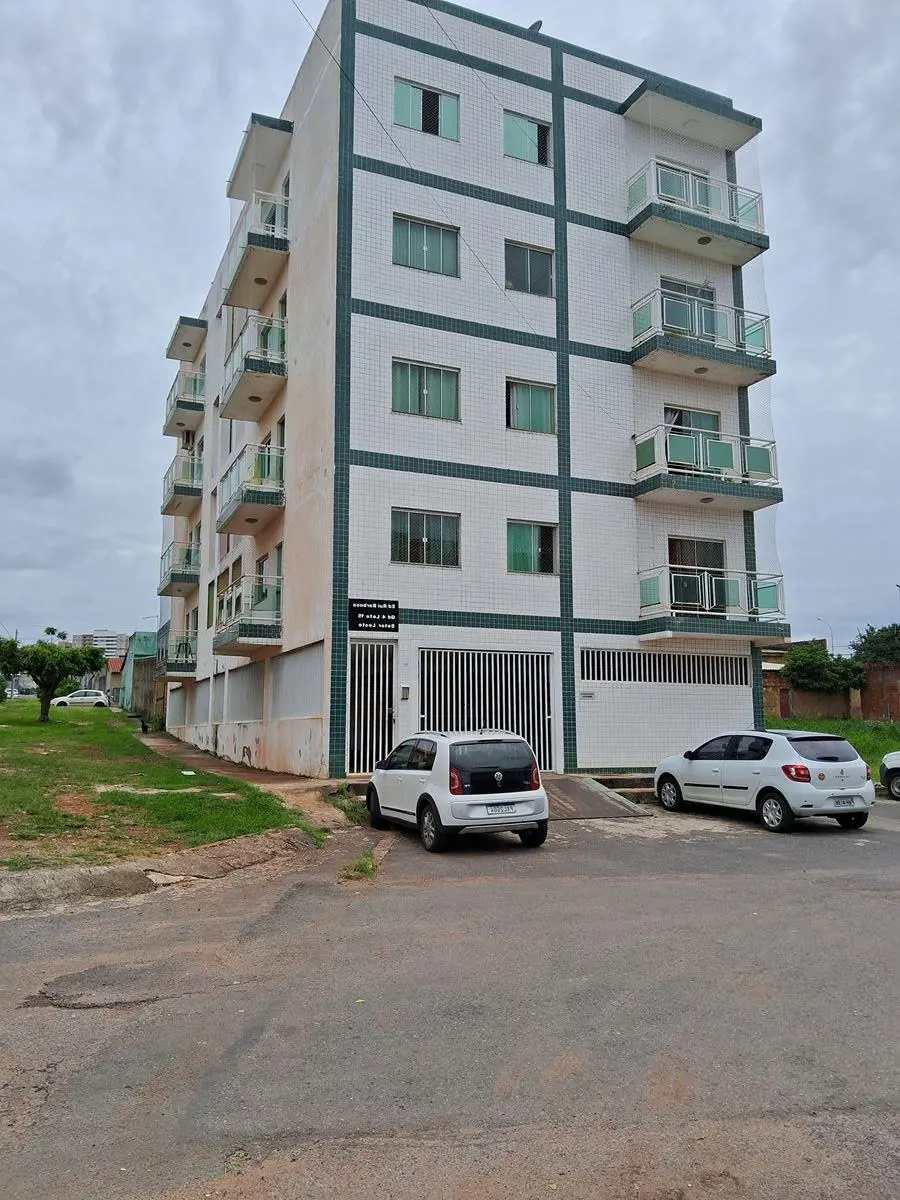 TRAJANO VENDE:APT NA QUADRA 04 SETOR LESTE COMERCIAL, COM 03 QTS.SENDI UMA SUITE...