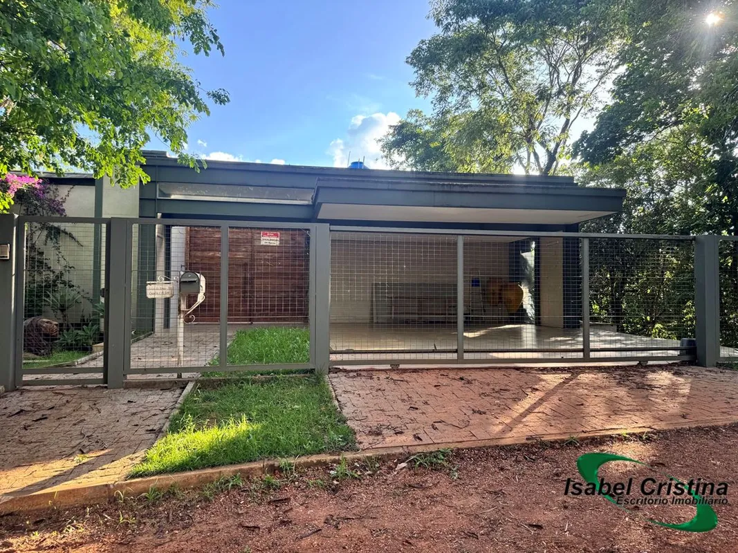 Um Refúgio de Modernidade e Natureza – Casa para locação no Condomínio Solar da ...