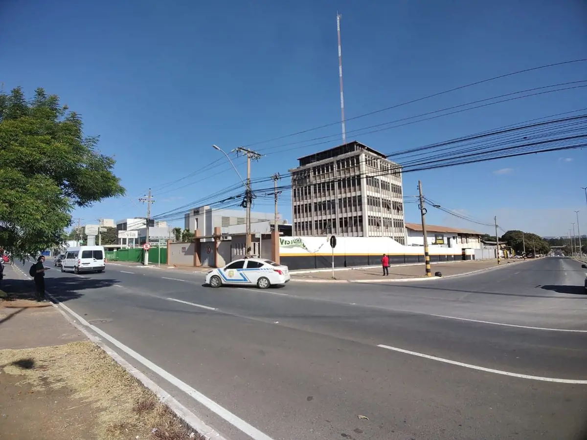 Oportunidade Única: Vendo Prédio e Galpão no SIA Trecho 3, Setor Industrial, Gua...