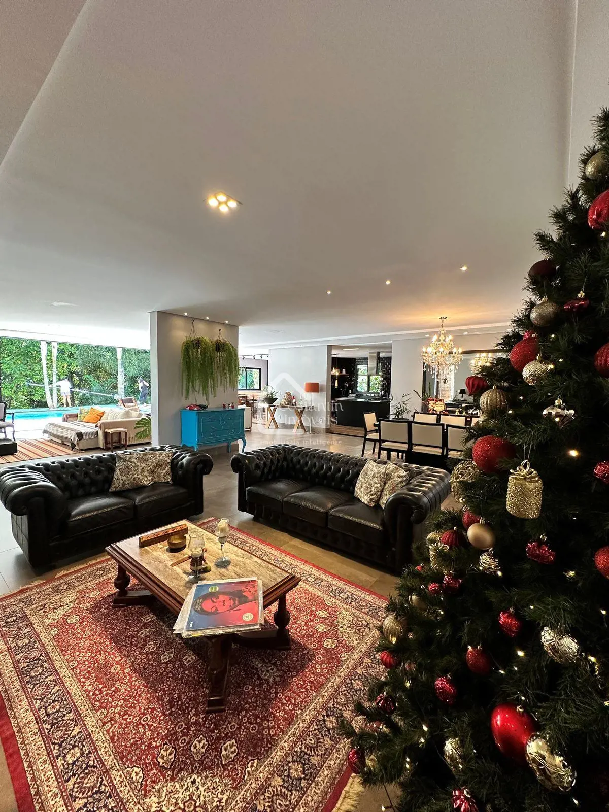 Linda casa de alto padrão com 500 m² de área construída e 1.200 m² de área de te...