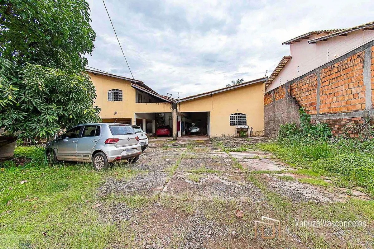 Possui um sobrado à Venda - Colônia Agrícola SamambaiaTerreno de 1.000m² | Escri...