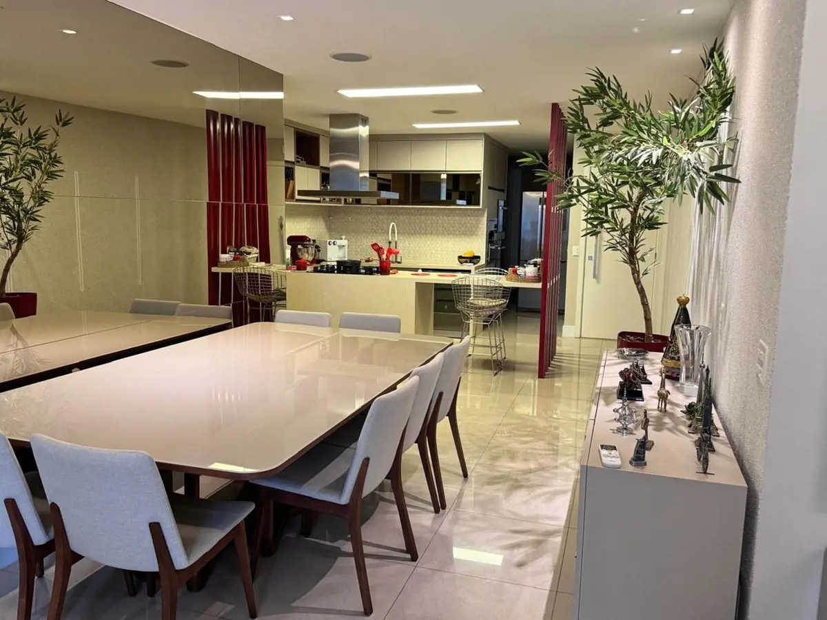 - EXCELENTE APARTAMENTO DE 04 QUARTOS REFORMADO PARA 02 QUARTOS;- REFORMA COM MA...