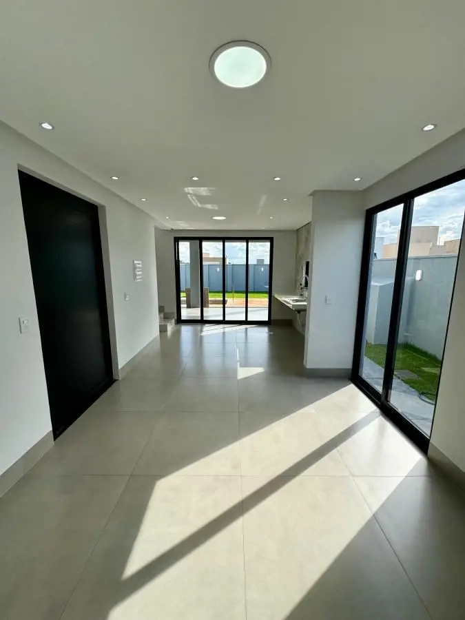 Sobrado 3 Suítes, Jardins Capri 135m2 de construção. 269 m2 de terreno. 3 suítes...