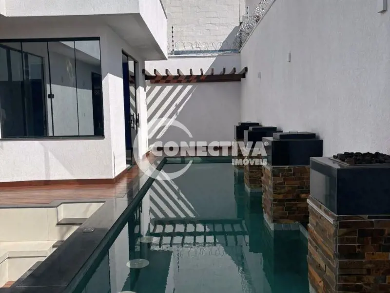  Comentários do corretor: Luxuosa casa térrea com 230m² de área construída, e 40...