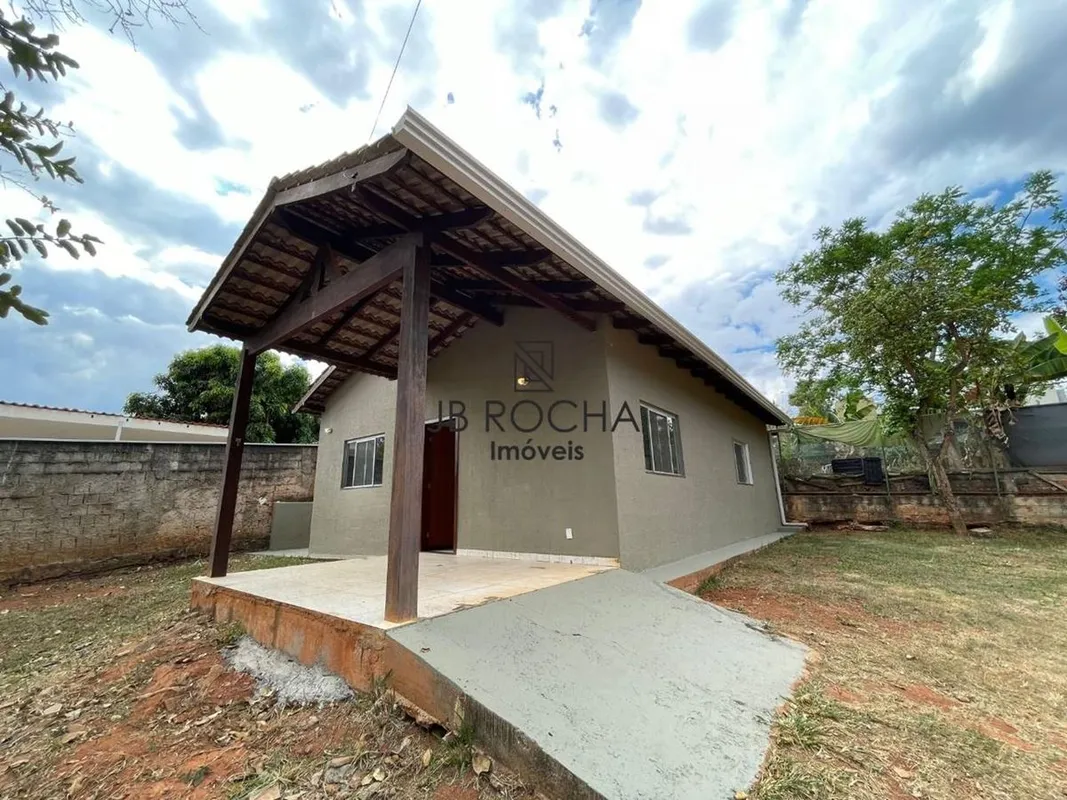 JB ROCHA IMÓVEIS ALUGA COM EXCLUSIVIDADE:Casa térrea no Condomínio Estância Quin...