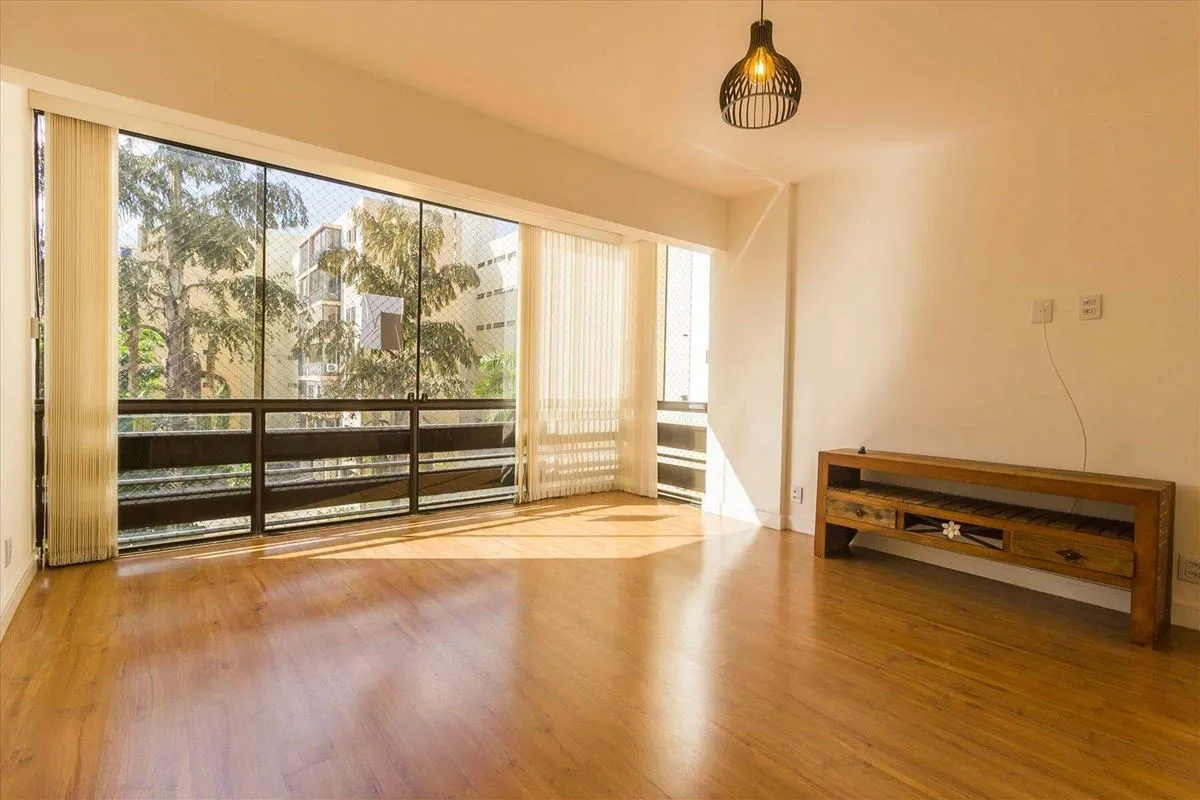 Apartamento em ótimo estado de conservação, com aproximadamente 68m², nascente, ...