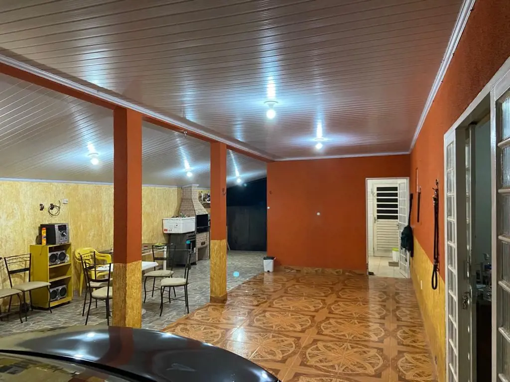 VendoImóvel com 2 casas em lote de 800m², sendo a casa principal composta por 3 ...