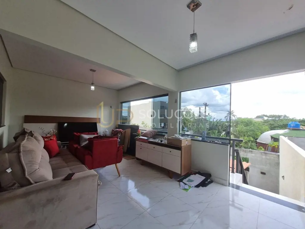 2 Quartos | 4 kits | 2 Vagas | Cozinha c/ Planejados | Terreno: 300m² | Construç...