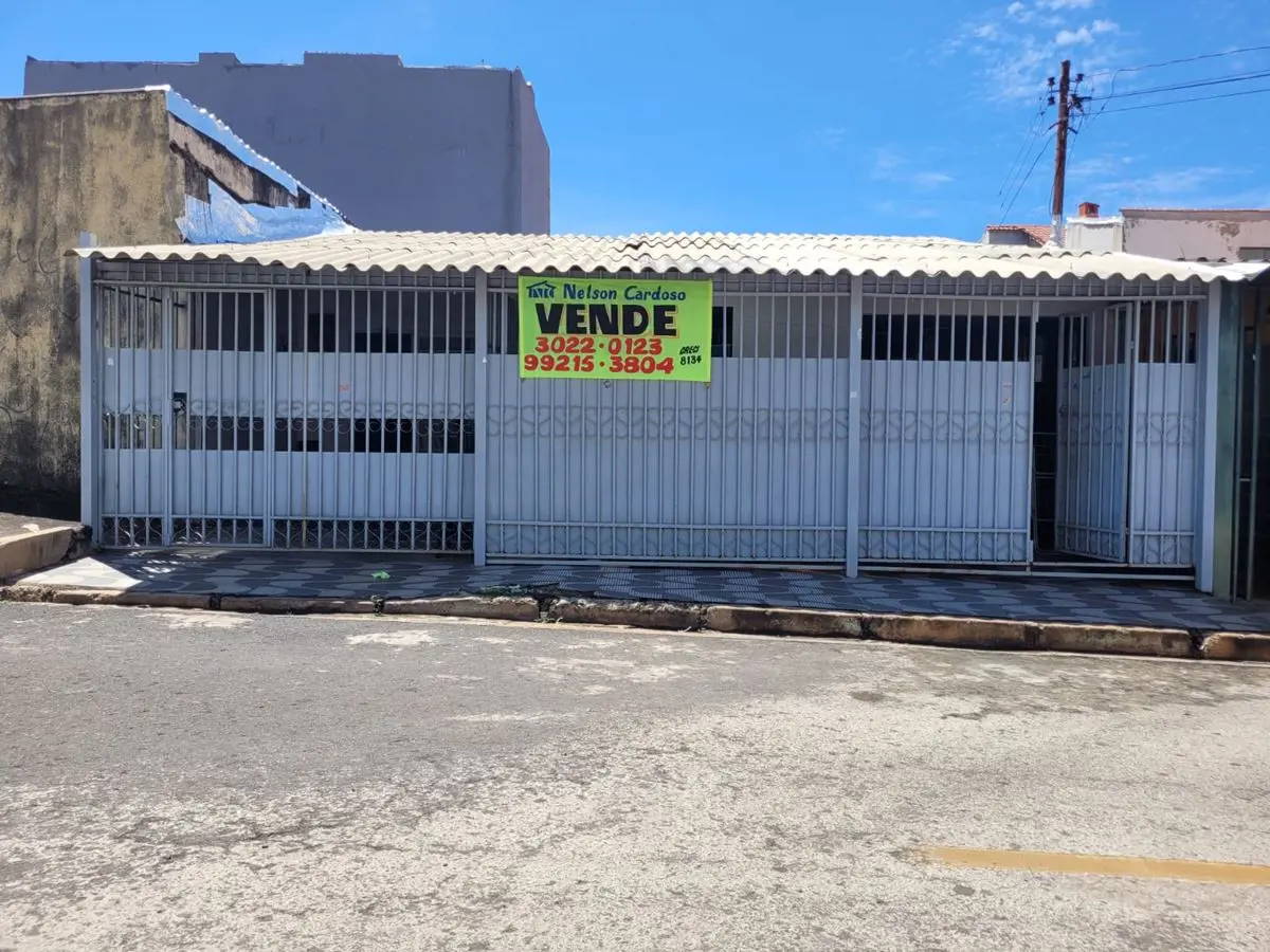Casa térrea dividida, em 02 casas, sendo( uma com 02 quartos,suíte com área de s...