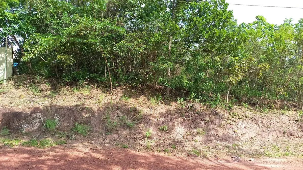 Condomínio Solar da Serra Qd. C Lote 16. Excelente lote com cerca de 2.360,99m2,...