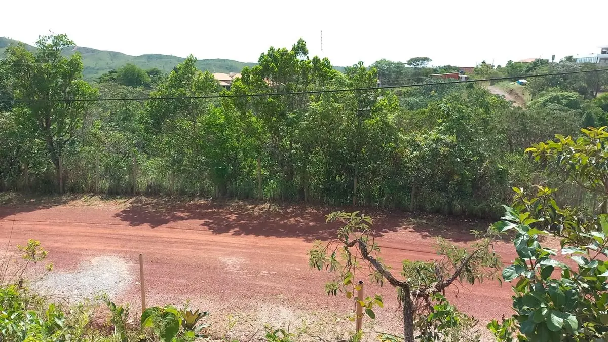 Cond. Solar da Serra qd 21 lote 3. Lote com cerca de 1.484,03m2, incluindo uma p...