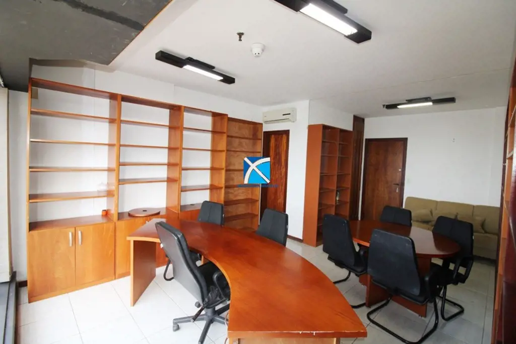 Imobiliária Brasília aluga excelente Sala no Setor Bancário Sul no Edifício Empi...