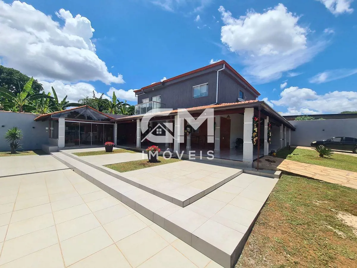 GM Imóveis vende uma bela casa em alto padrão.Condominio Vitoria 1500 m2 de lote...