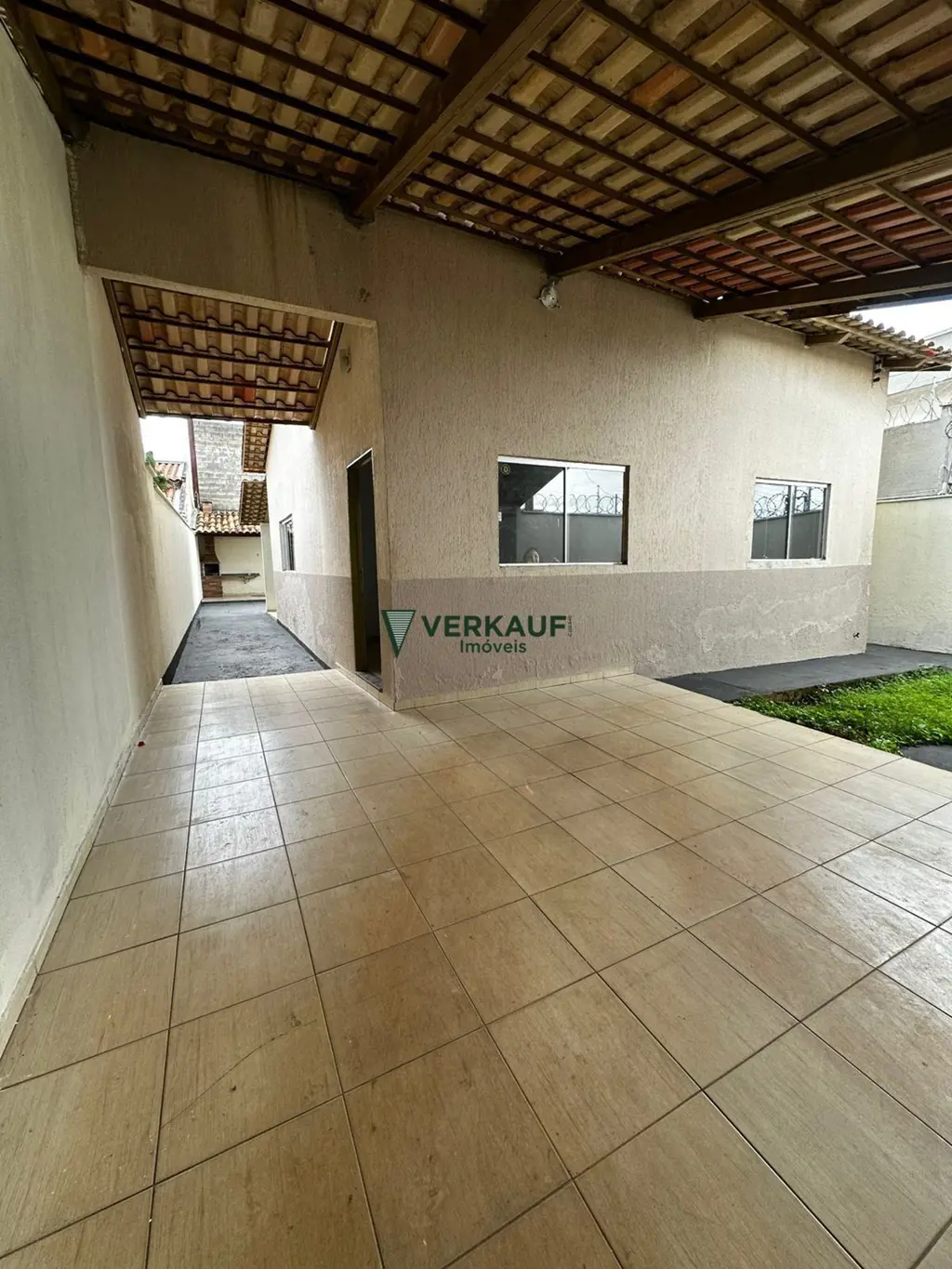 Casa 02 quartos, sendo uma suíte, sala de estar, jantar, cozinha convencional, h...
